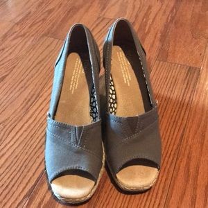 Toms wedges